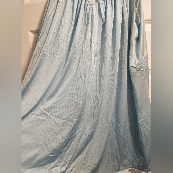Elegant Blue Lace Trim Nightgown - Picture 6 of 10